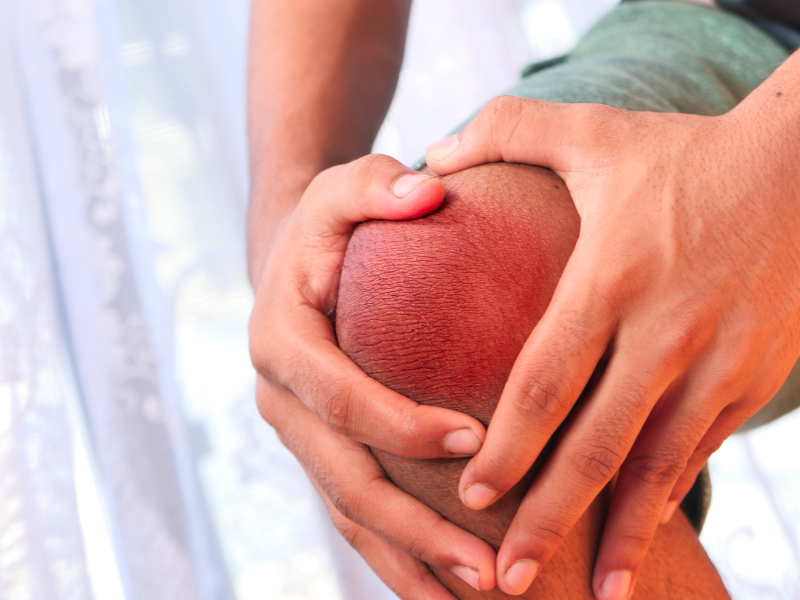 My knee hurt on inner side showing knee swelling and aching knees with highlighted medial knee pain area and ways to fix knee hurt